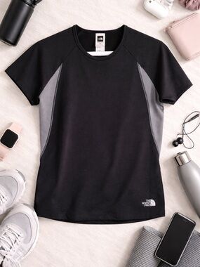 The North Face Women’s Black Short Sleeve Athletic Shirt Mesh Panels Size M